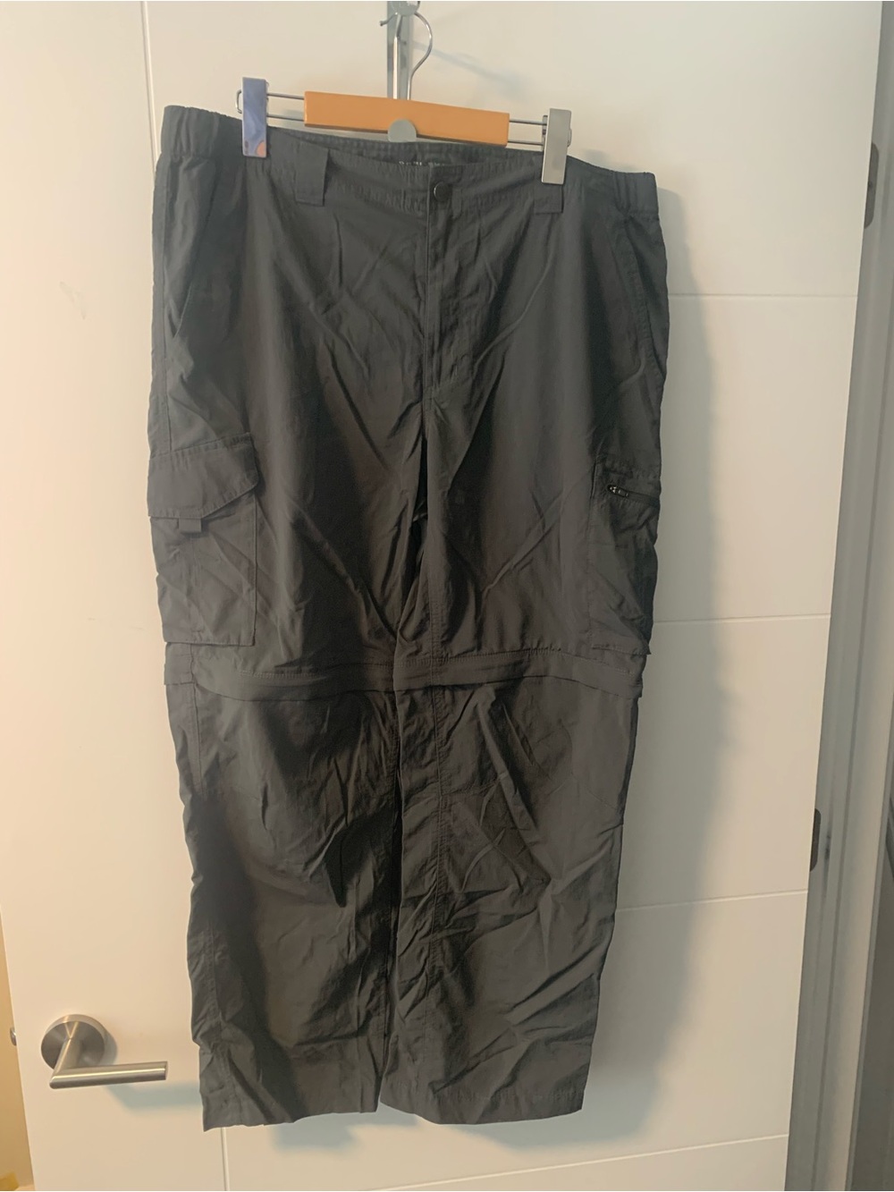Columbia Black Convertible Cargo Pants - Zip-Off Leg Design A15